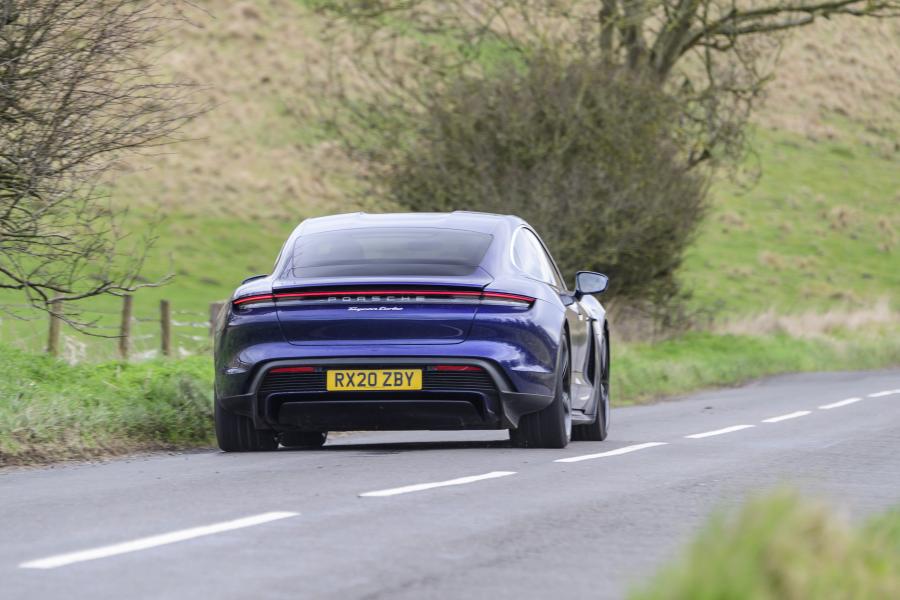  Porsche Taycan Turbo 2020 года  (UK) (фото 24 из 40)